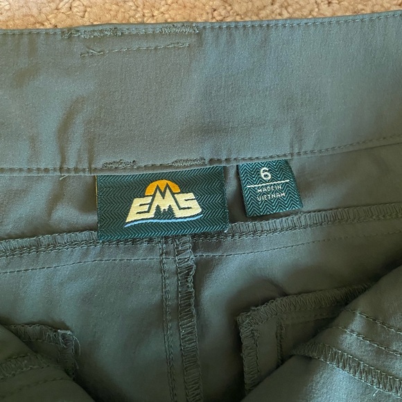 Lightweight Hiking Shorts - Picture 4 of 6